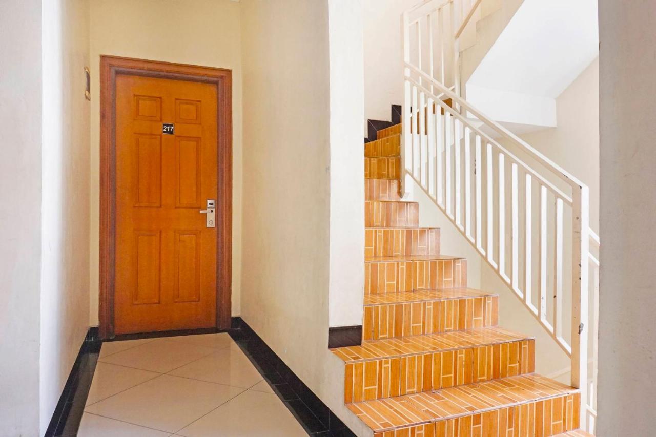 Hôtel Collection O 91380 Golden Mansion à Jakarta Extérieur photo