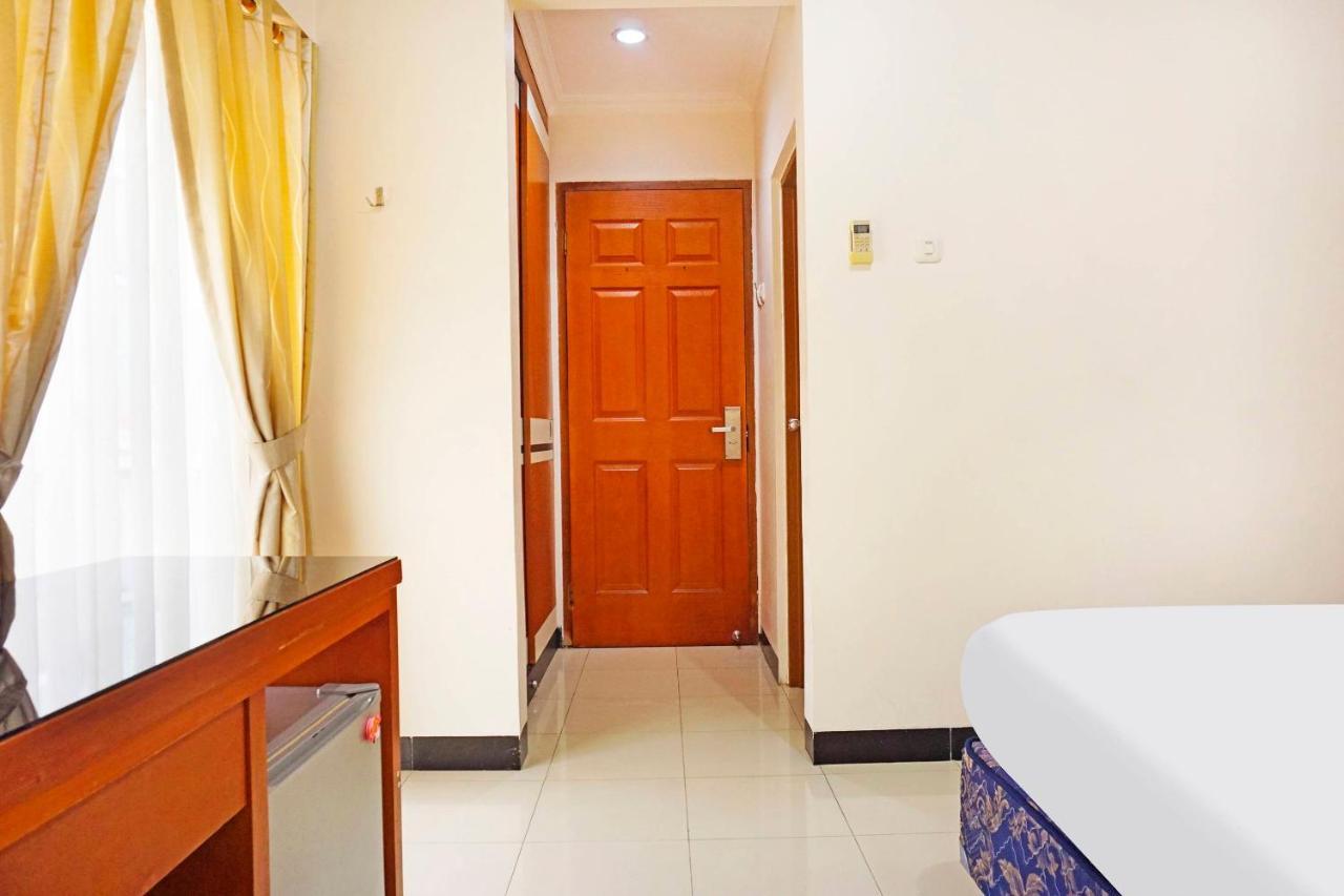 Hôtel Collection O 91380 Golden Mansion à Jakarta Extérieur photo